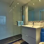 Floor 805 フンシャル